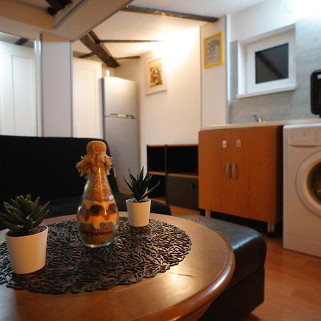 2-Room Cozy Retreat Near City Center Bucarest Exterior foto