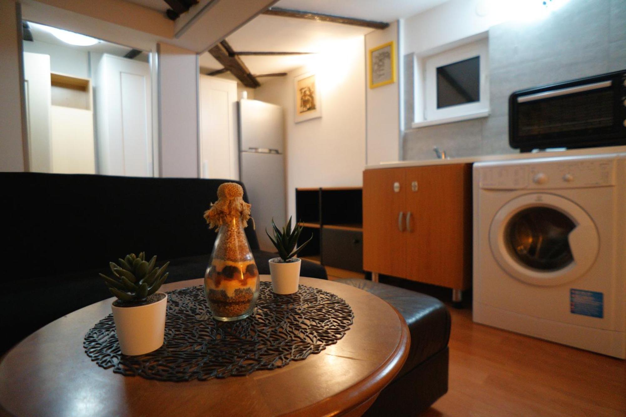 2-Room Cozy Retreat Near City Center Bucarest Exterior foto